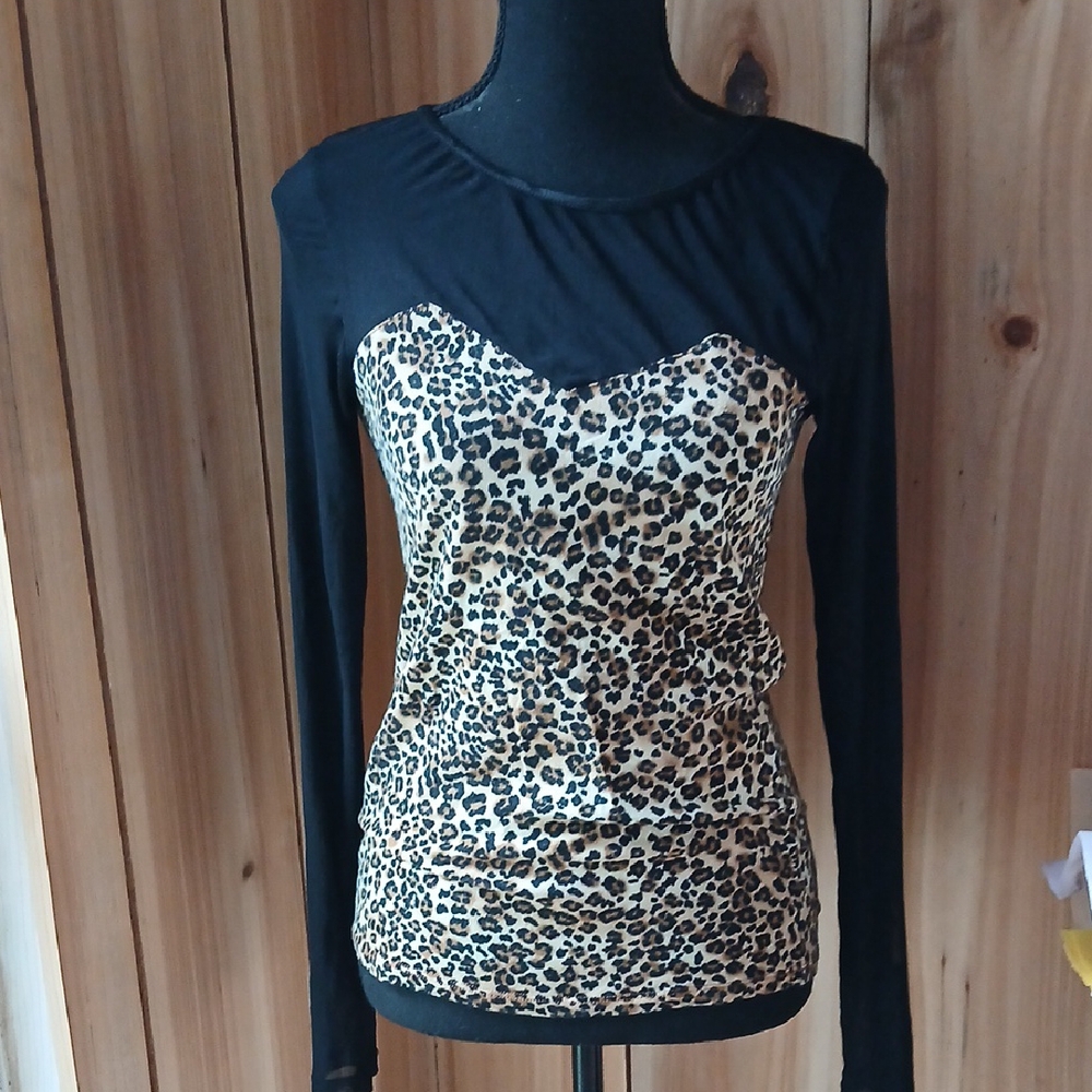 Heart & Hips Black and White Graphic Fitted Blouse